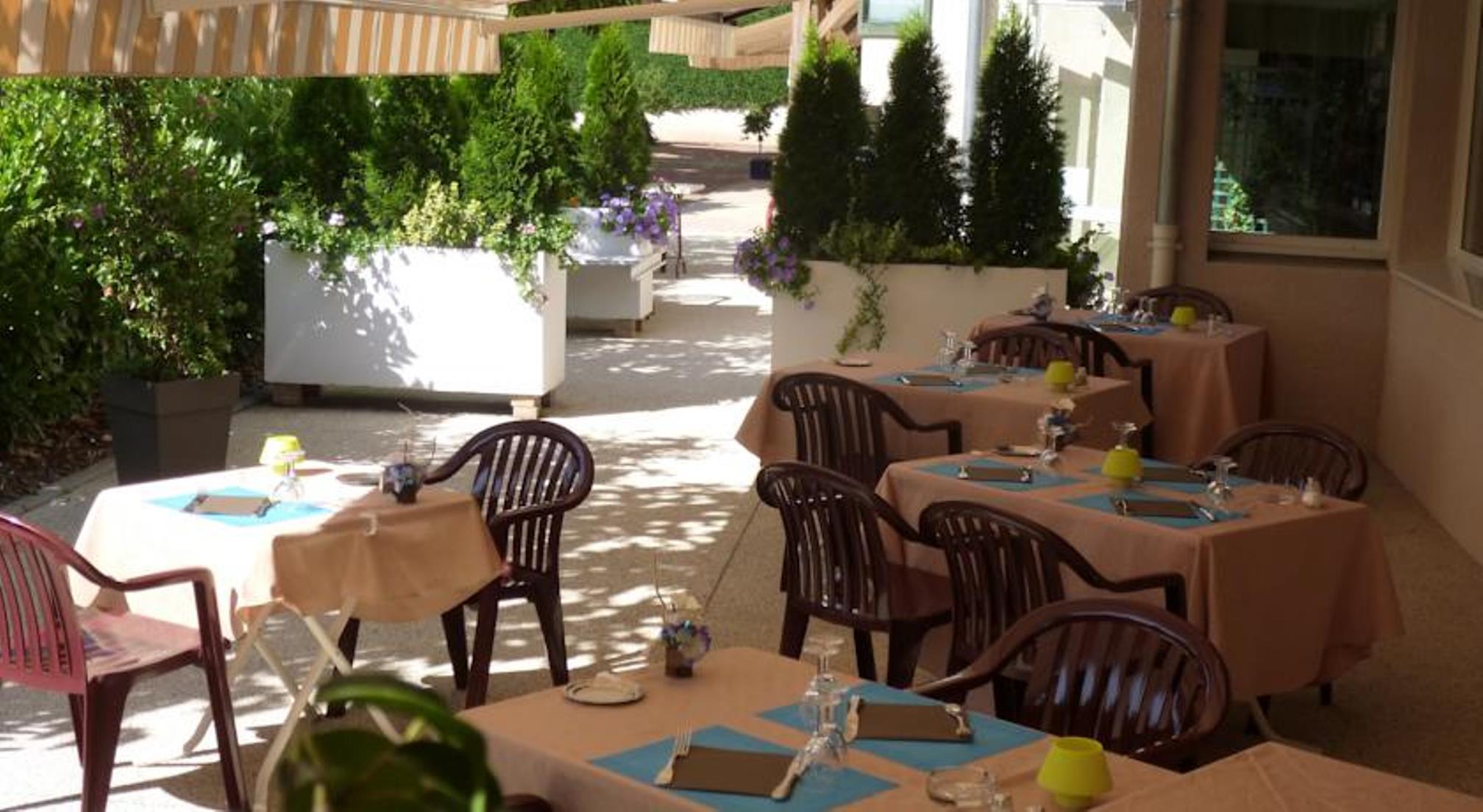 Hotel Le Chatard Sarcey Exterior photo