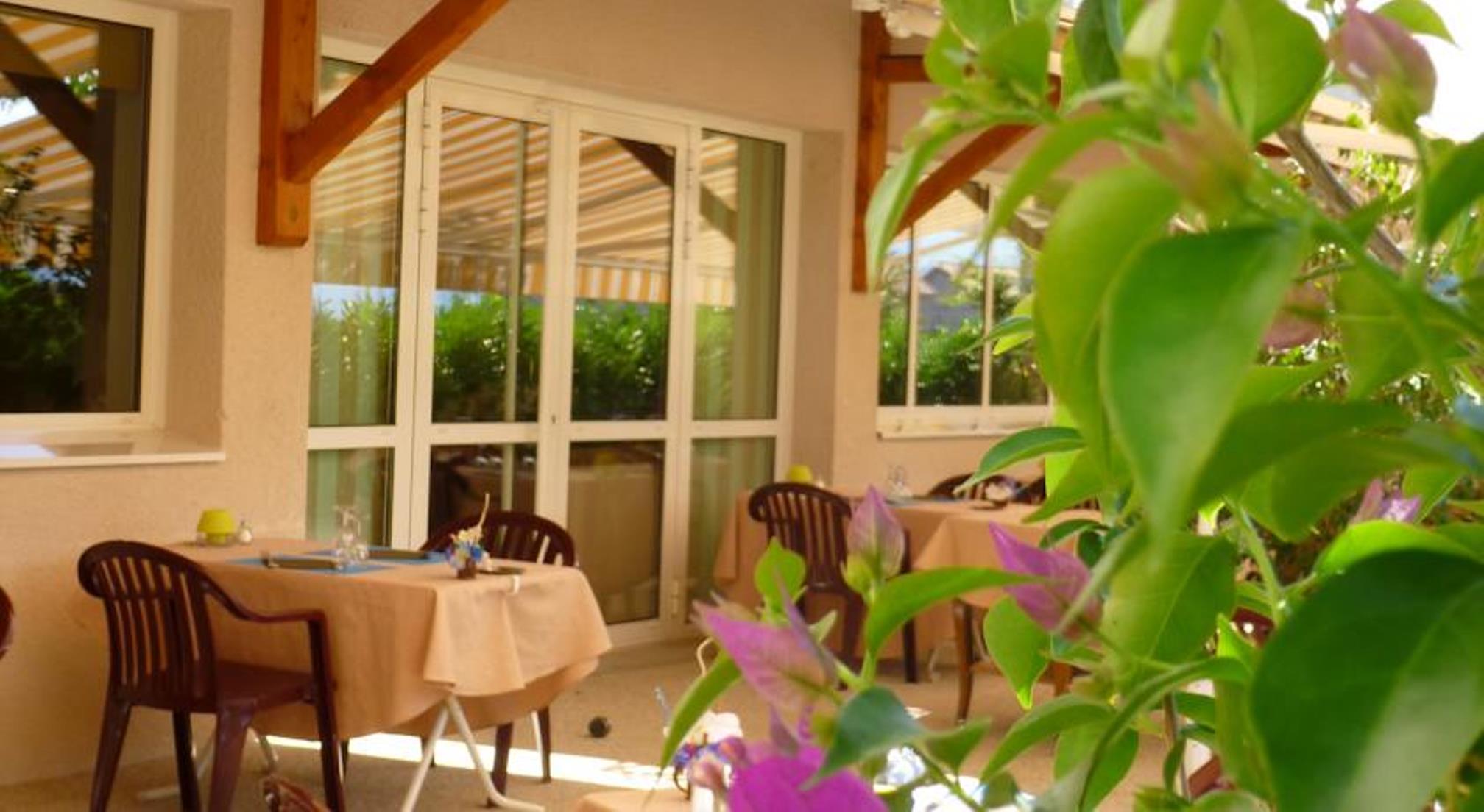 Hotel Le Chatard Sarcey Exterior photo