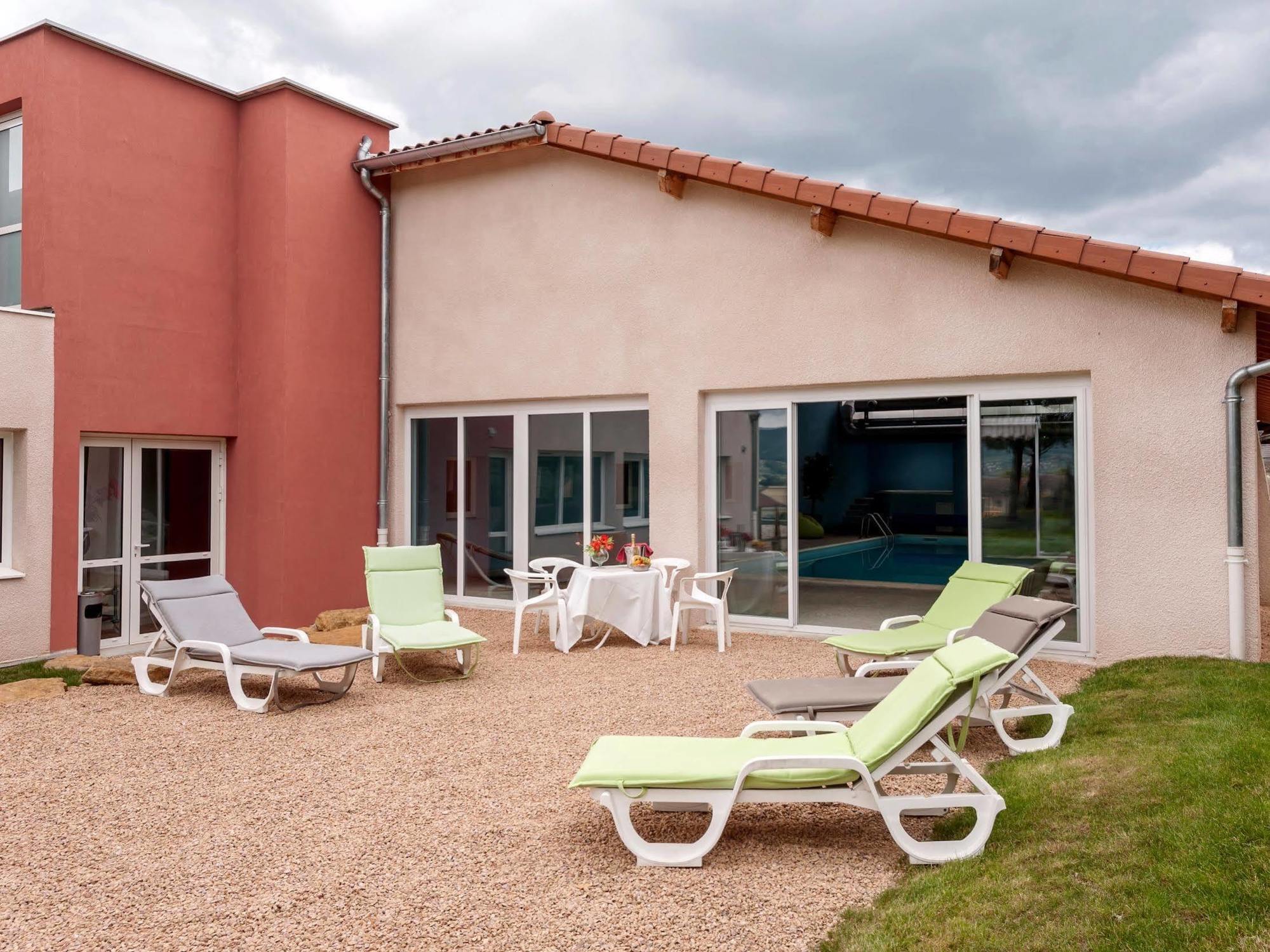 Hotel Le Chatard Sarcey Exterior photo